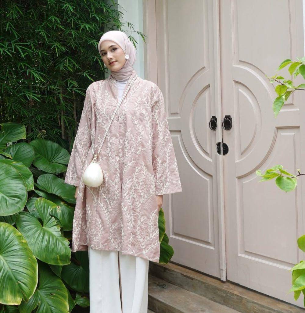 Outfit raya brukat (instagram.com/raniaskdr_)
