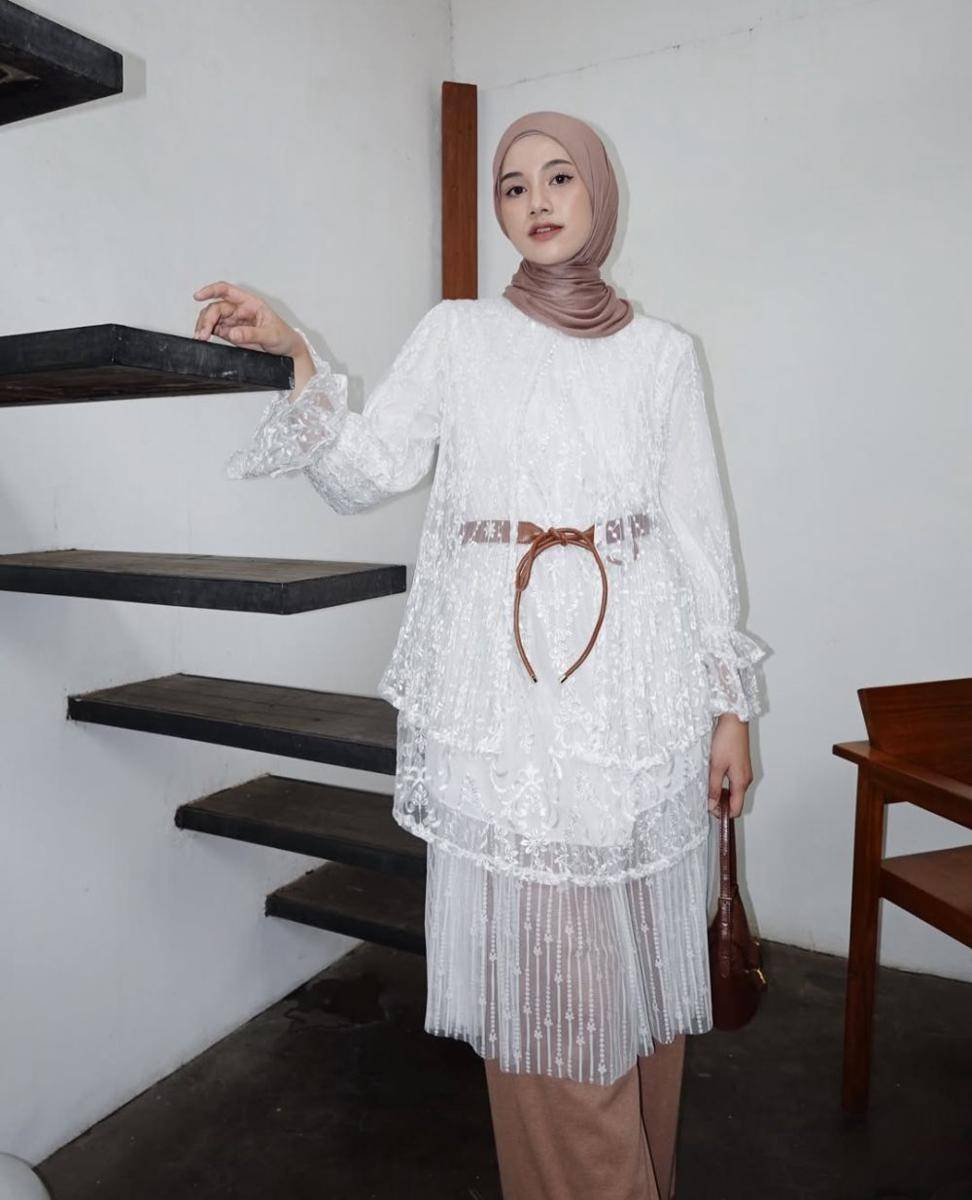Outfit raya brukat (instagram.com/raniaskdr_)