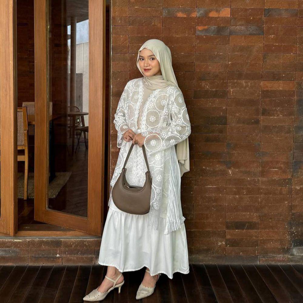 Outfit raya brukat (instagram.com/fiaa.al)