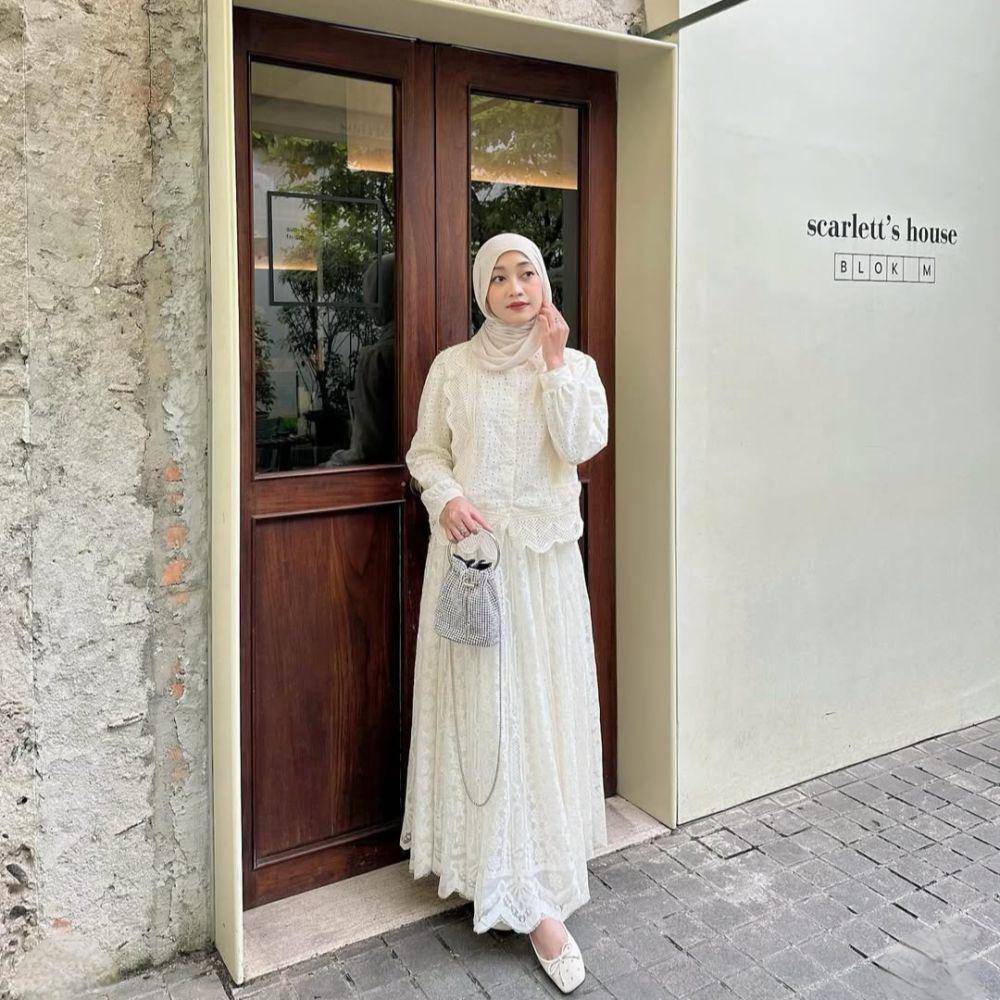 Outfit raya brukat (instagram.com/nabilayua)