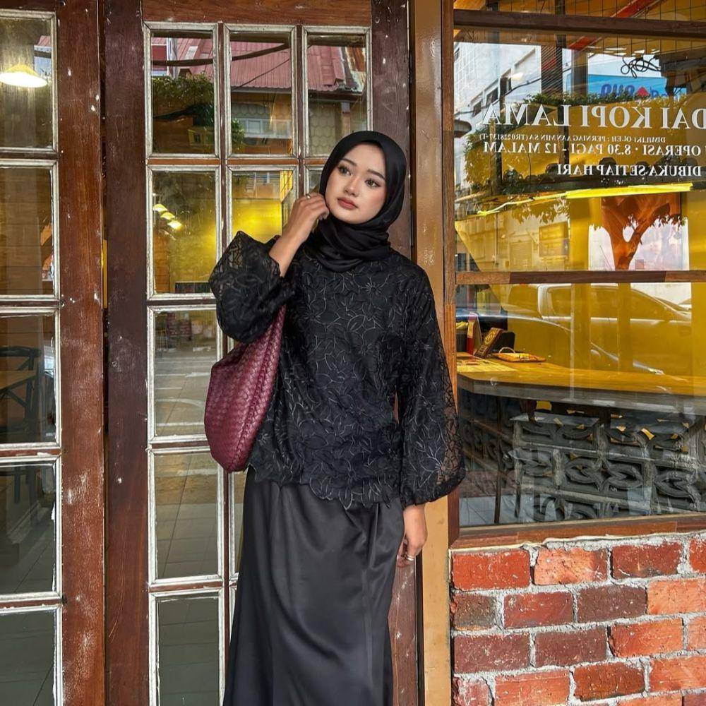 Outfit raya brukat (instagram.com/zaloramy)