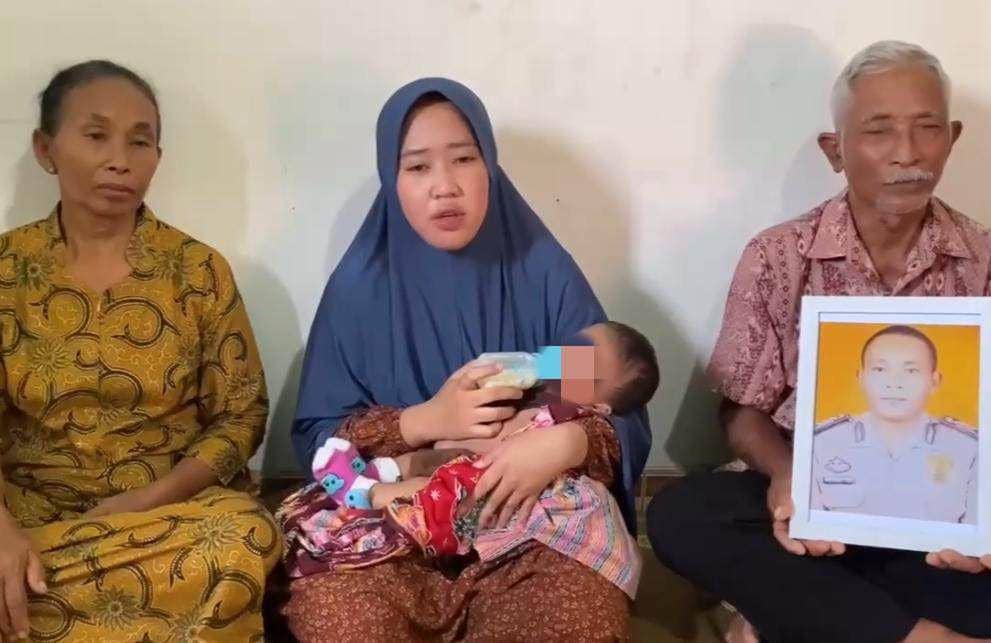 Istri Aipda Anumerta Petrus Apriyanto, Mirda Yuweni saat menyampaikan keterangan dalam video. (IDN Times/Istimewa).