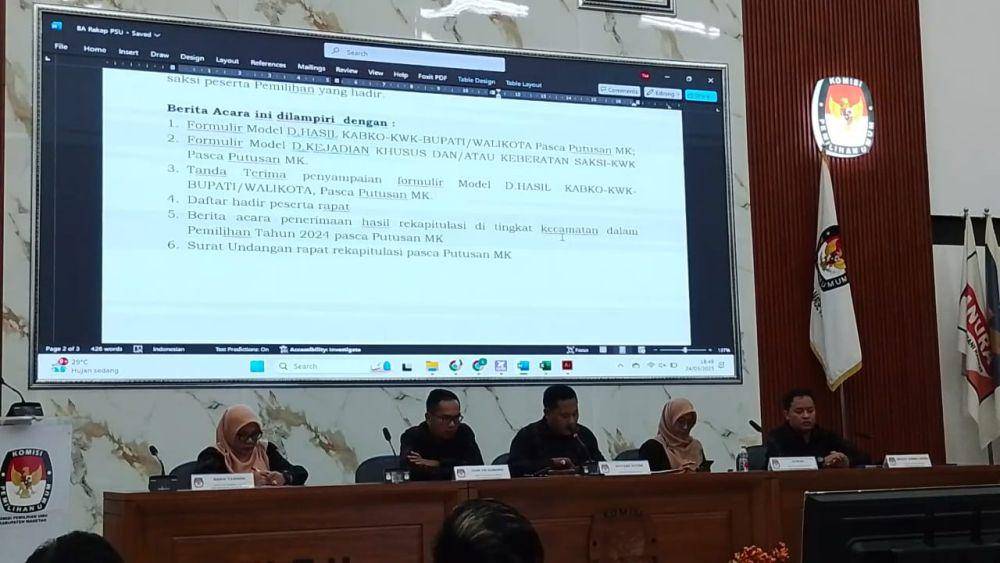 Rekapitulasi perolehan hasil penghitungan perolehan suara ulang di KPU Magetan. IDN Times/ Riyanto.