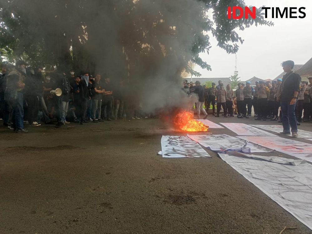 Kenakan Pakaian Hitam, BEM Se- Majalengka Tolak UU TNI