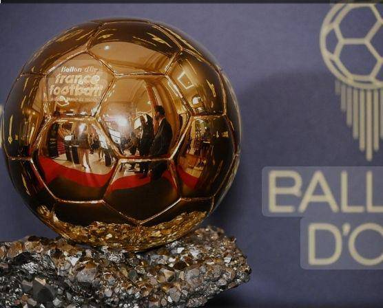 Ilustrasi trofi Ballon d'Or 2024. Photo by FRANCK FIFE / AFP via kompas.com