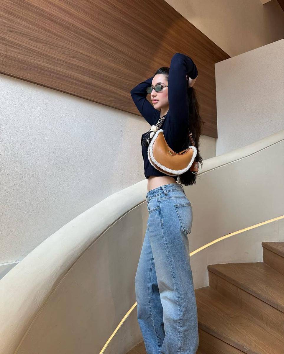 potret OOTD kasual ala Ameera Khan 