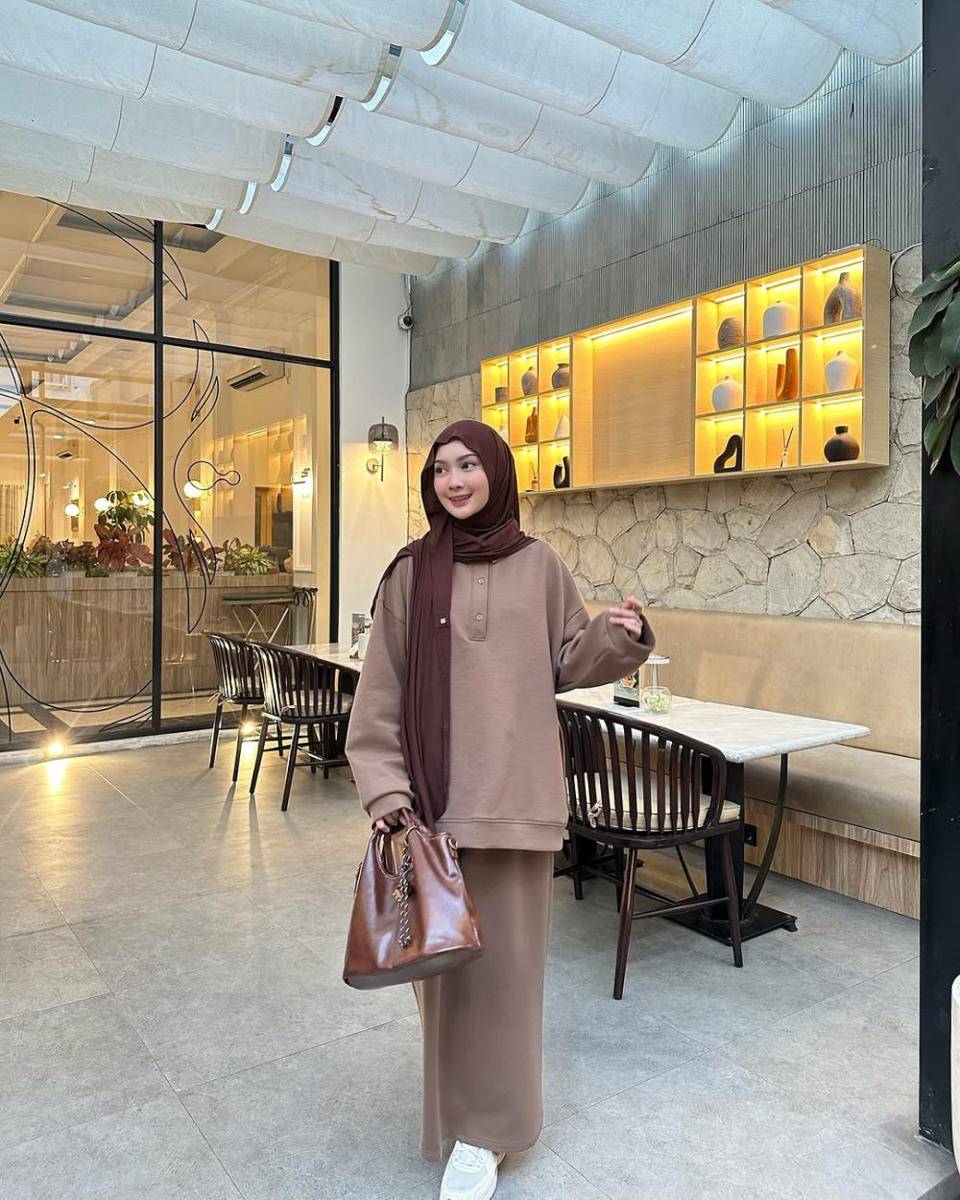 Inspirasi OOTD ala selebgram Nabilah (instagram.com/nabilahcil)
