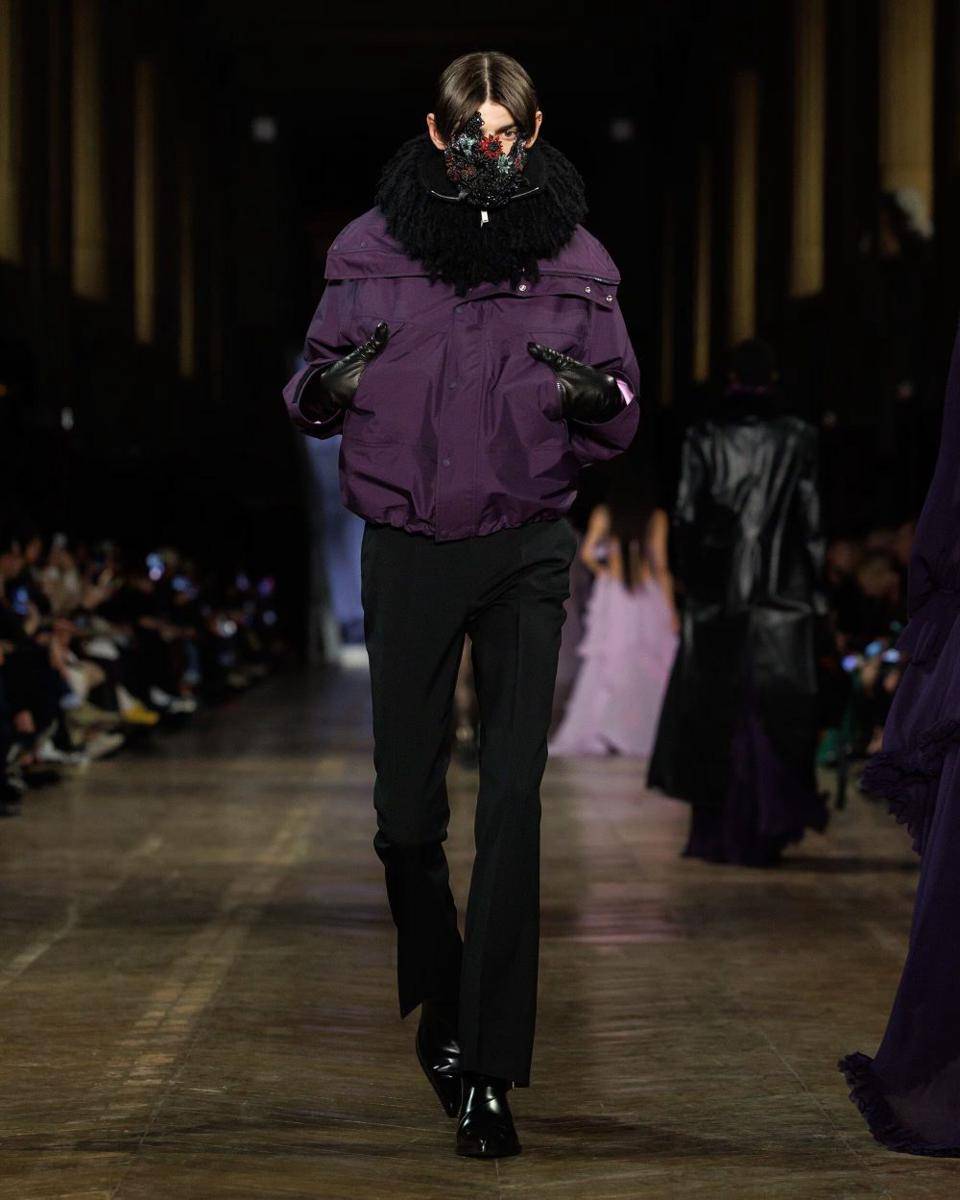 Alexander McQueen A/W 2025-26 di Paris Fashion Week (dok. Alexander McQueen)