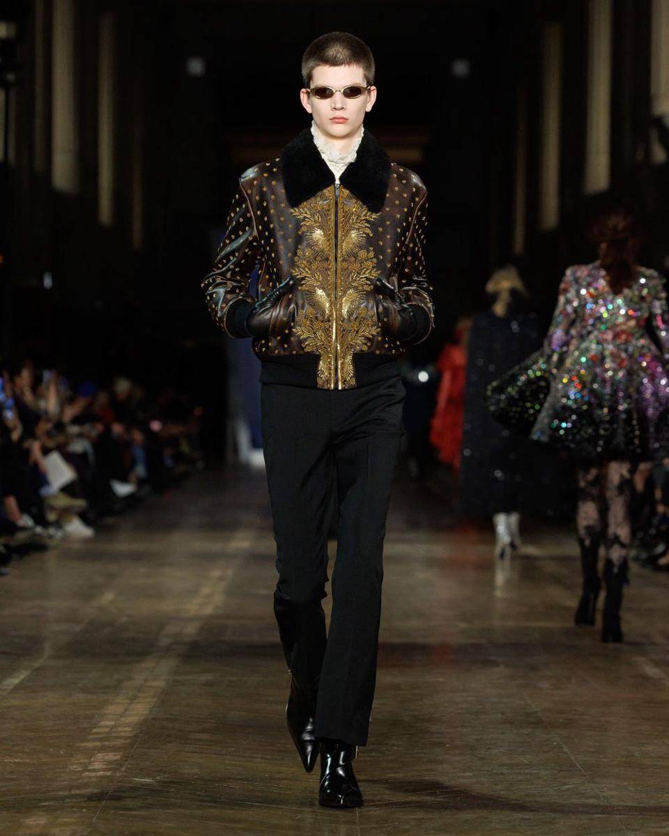 Alexander McQueen A/W 2025-26 di Paris Fashion Week (dok. Alexander McQueen)