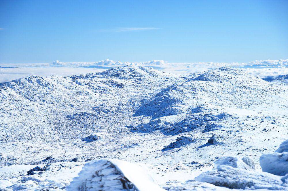 Pemandangan dari puncak Gunung Kosciuszko (commons.wikimedia.org/Dhx1)