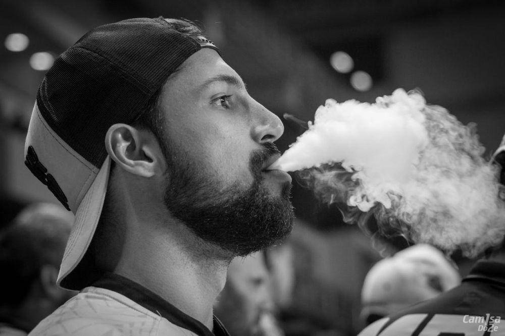 ilustrasi vaping (pexels.com/Miguel Arcanjo Saddi)