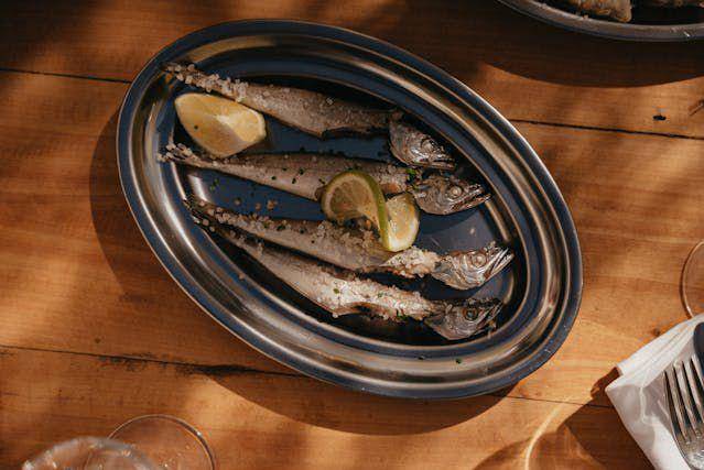 ilustrasi ikan asin peda (pexels.com/casa lalla takerkoust)