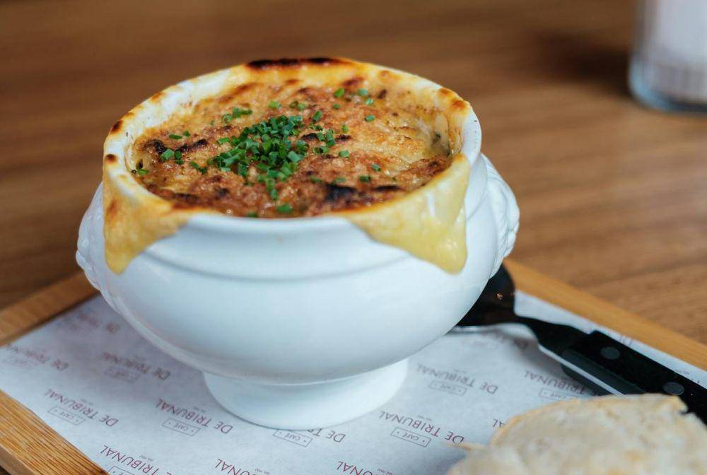ilustrasi french onion soup (pexels.com/Laura Paredis)