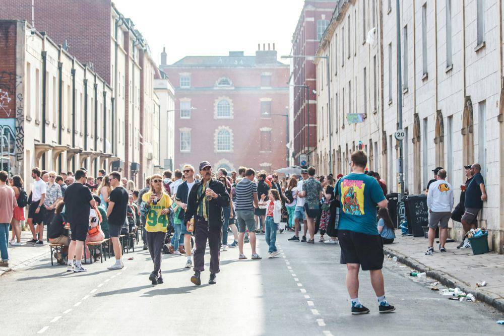ilustrasi datang lebih awal sebelum penuh penonton (pexels.com/Boys in Bristol Photography)
