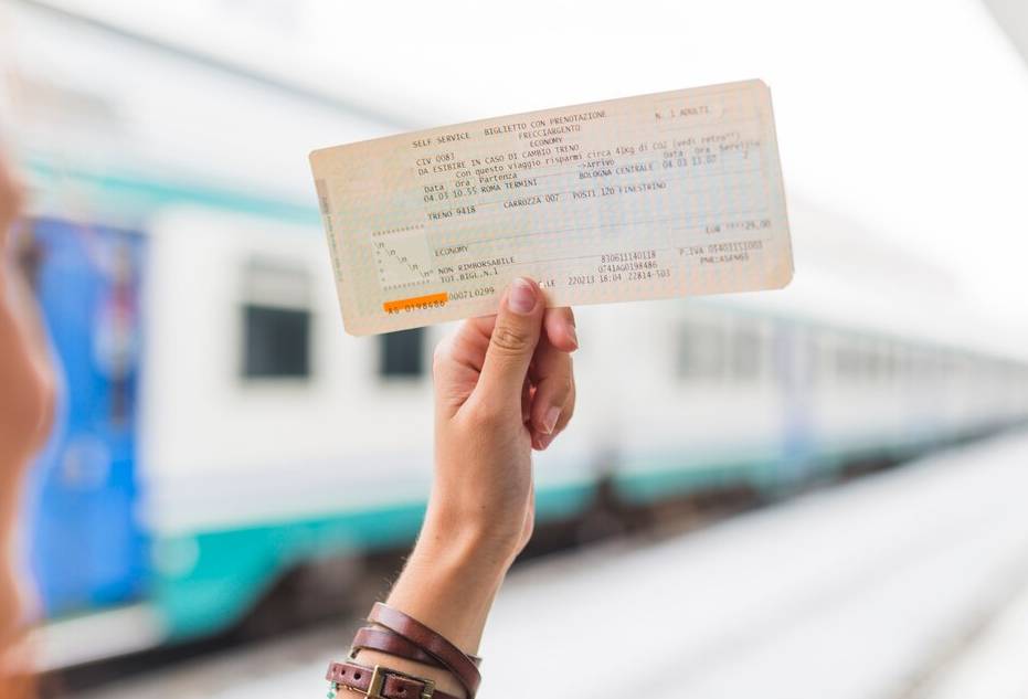 ilustrasi tiket kereta api (freepik.com/freepik)