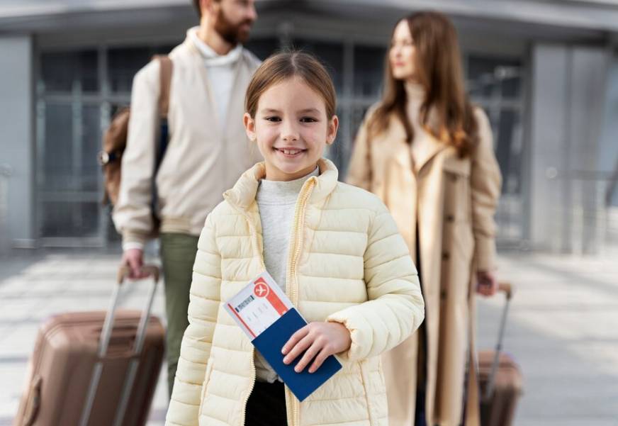 ilustrasi mudik bersama anak kecil (freepik.com/freepik)