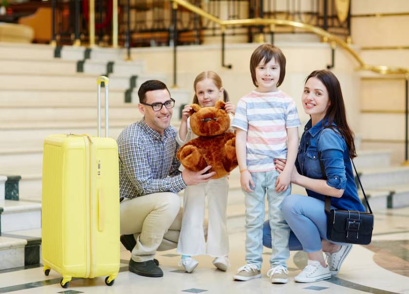 ilustrasi mudik bersama anak kecil (freepik.com/pressfoto)