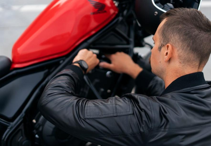 ilustrasi cek kondisi motor (freepik.com/freepik)