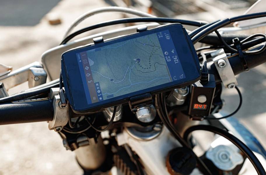 ilustrasi rute perjalanan motor (freepik.com/fabrikasimf)