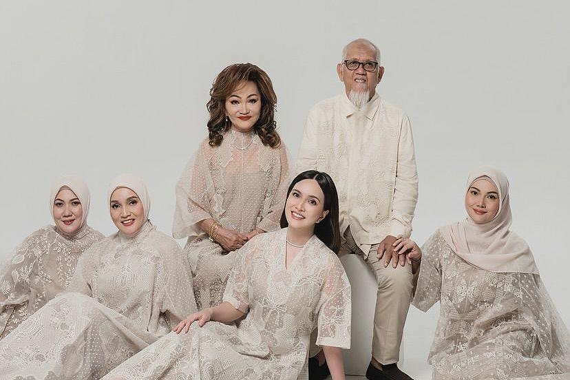 Pemotretan Shandy Aulia dan Keluarga Besar di Lebaran 2025, Diversity