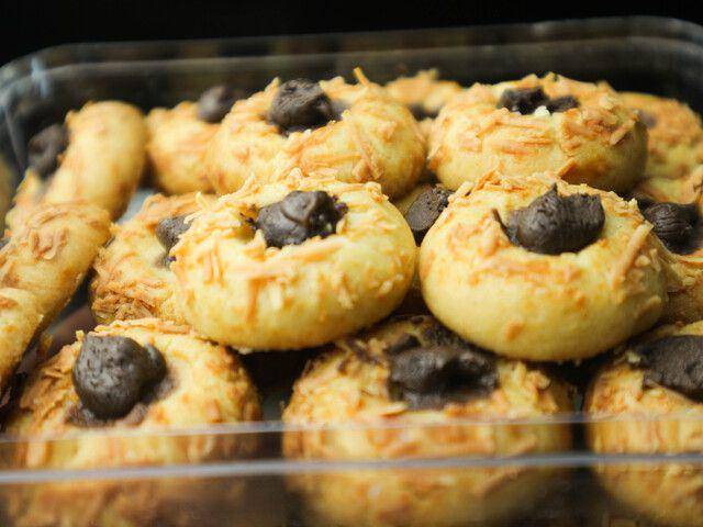 ilustrasi thumbprint cookies keju (vecteezy.com/Lukman Nul Hakim)