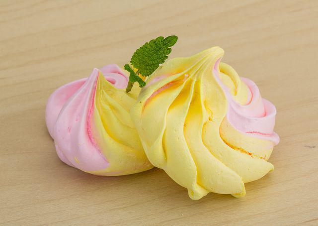 ilustrasi lemon meringue cookies (vecteezy.com/ast007392369)