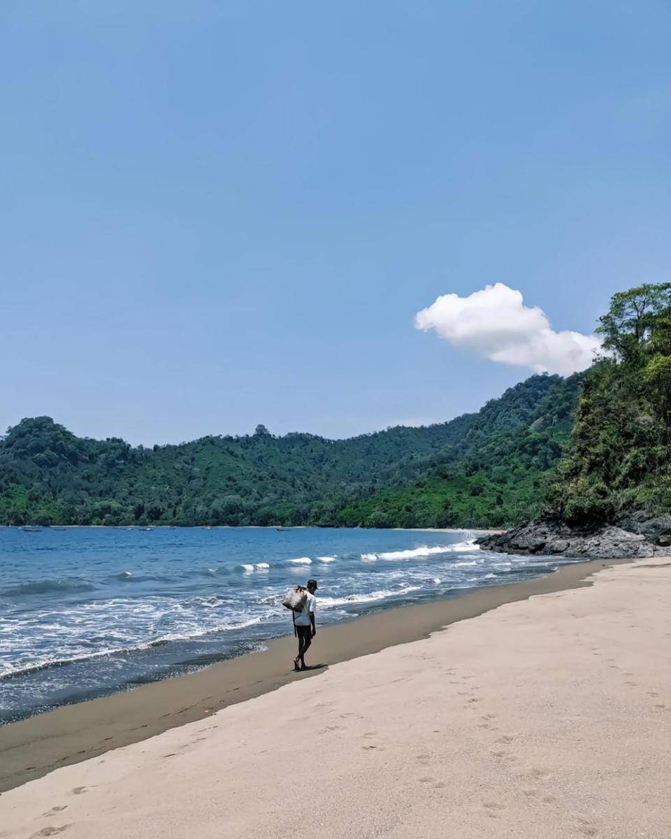 pemandangan Pantai Bandealit (instagram.com/explorejember_)