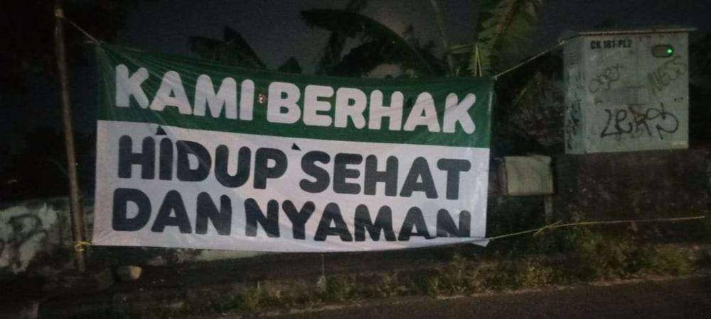 Spanduk didekat RDF Rorotan bukti protes warga terhadap keberadaan RDF Rorotan. Foto: ist