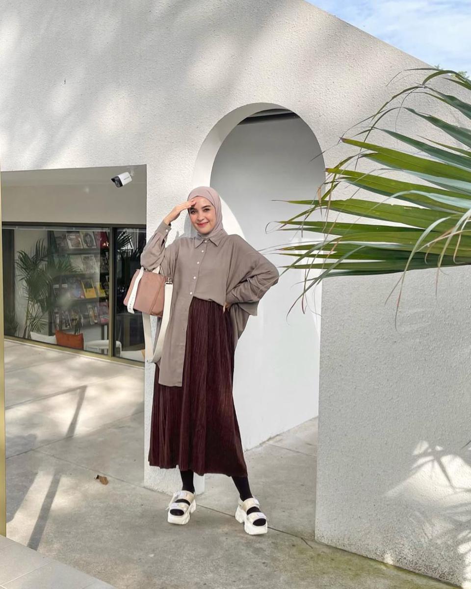ide styling OOTD bukber ala Hamidah Rachmayanti (instagram.com/hamidahrachmayanti)
