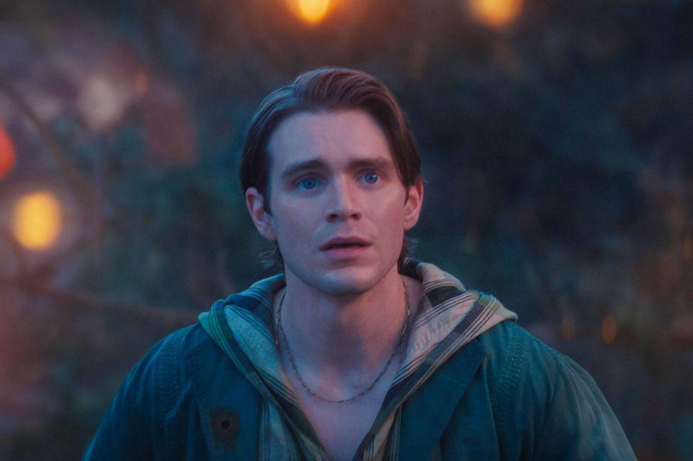 Profil Andrew Burnap, Pemeran "Pangeran" di Snow White Live Action