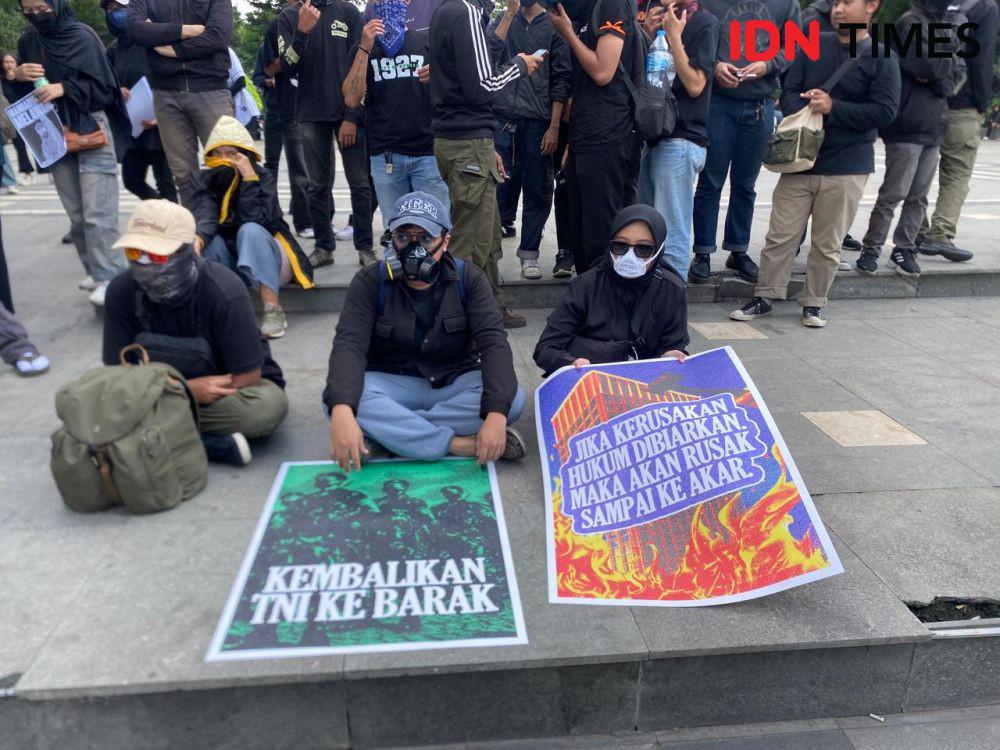 Enam Tuntutan Massa Aksi Surabaya Tolak UU TNI