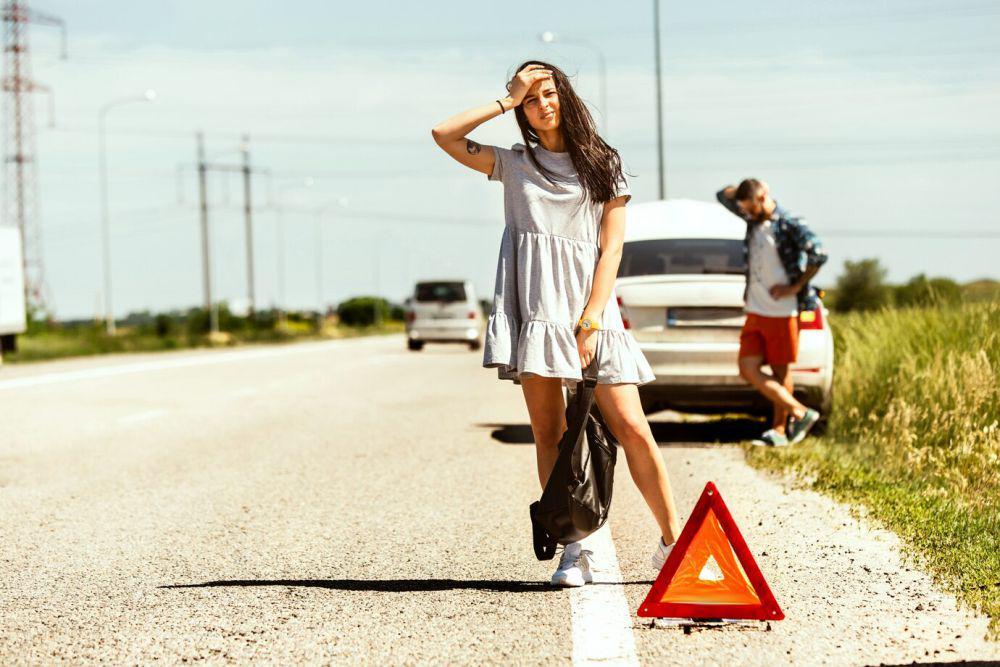 5 Tips Aman Berhenti di Bahu Jalan Tol Saat Darurat