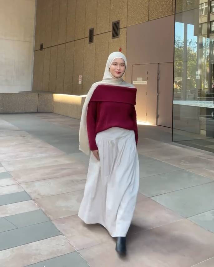 Mix and match outfit merah ala Ana Octarina (instagram.com/anaoctarina)