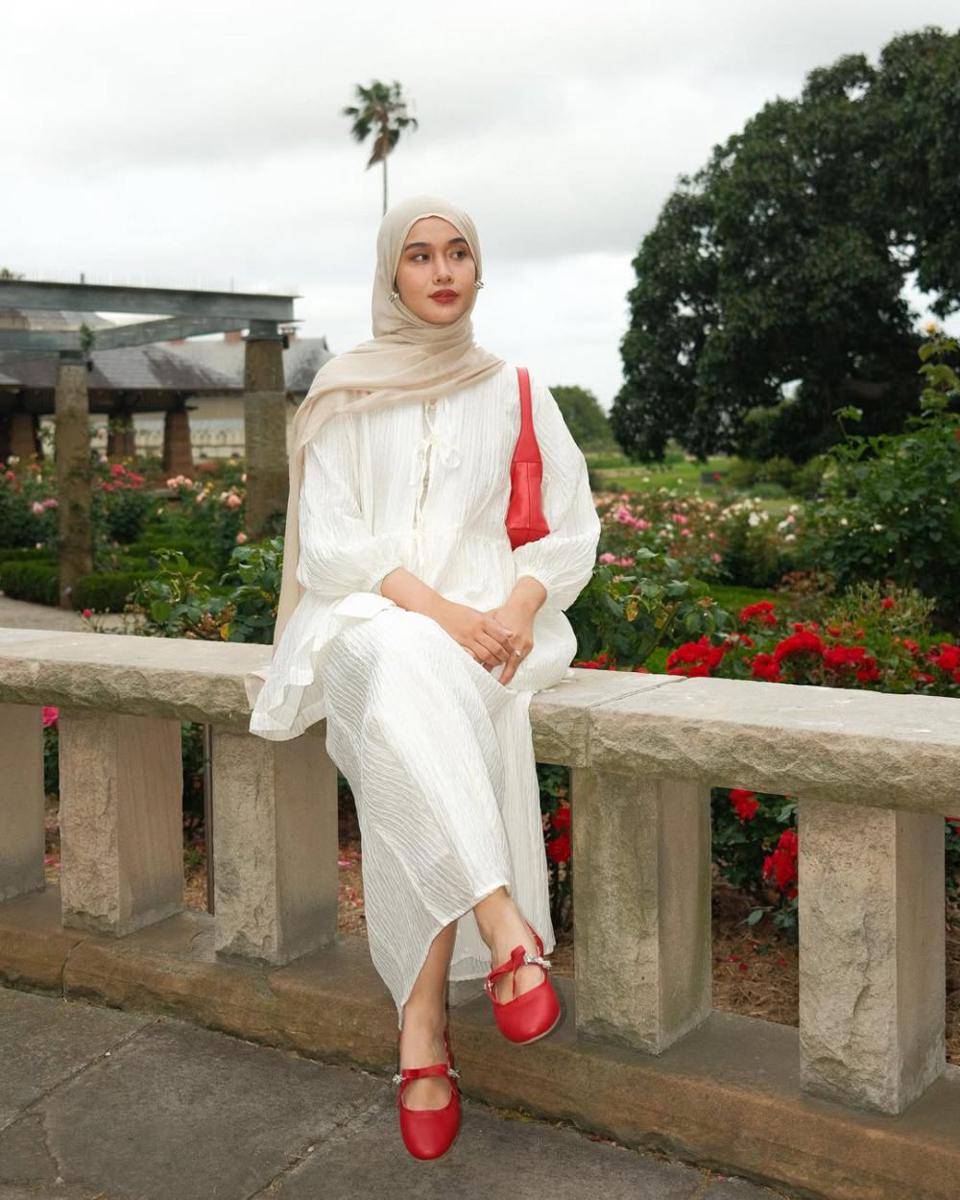 mix and match outfit merah ala Ana Octarina (instagram.com/anaoctarina)