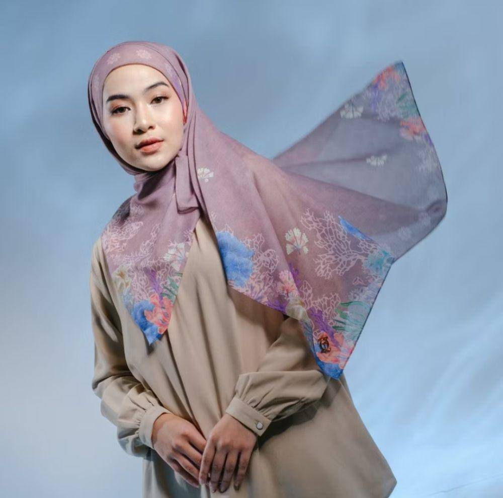rekomendasi scarf motif untuk Lebaran 2025 (instagram.com/zoyalovers)