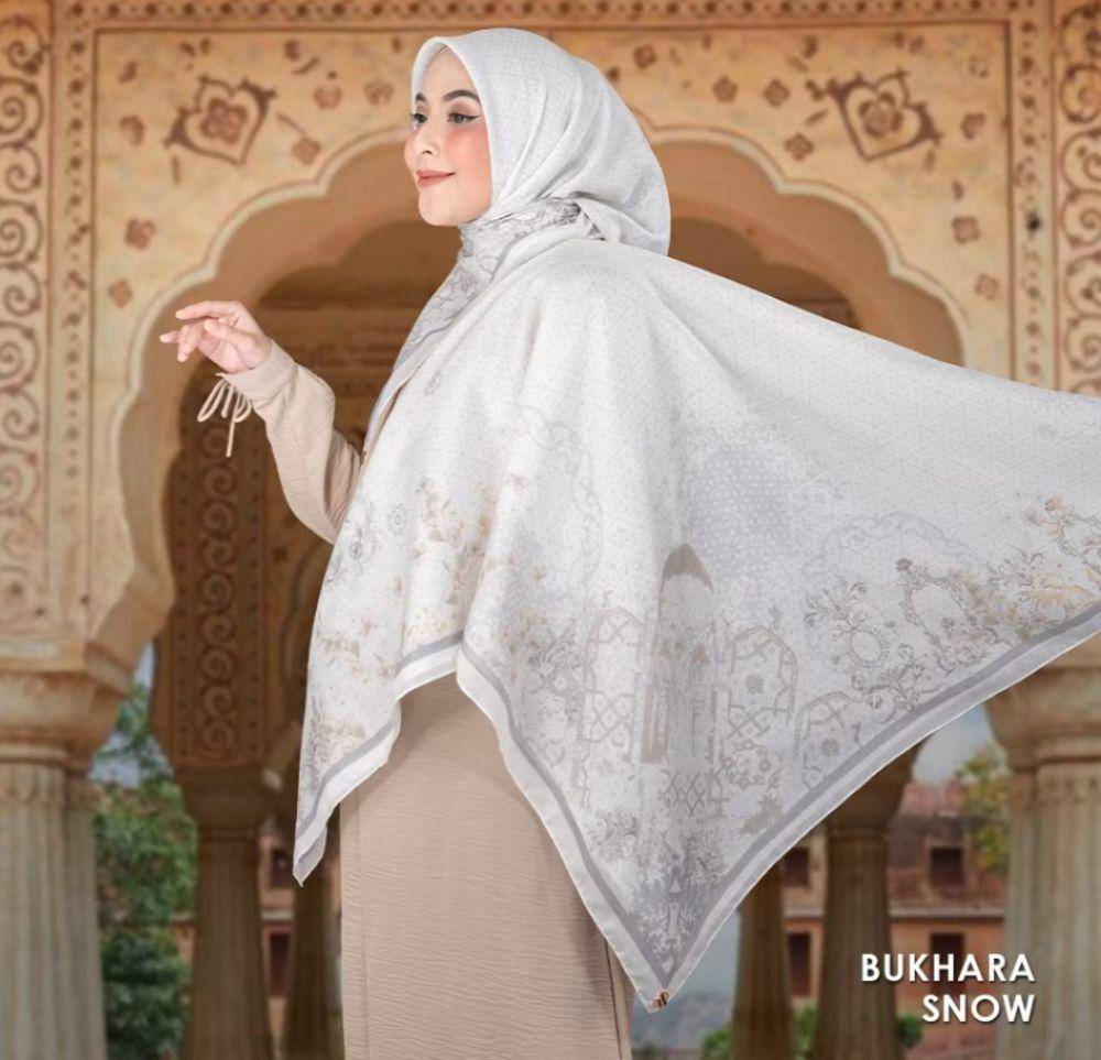 rekomendasi scarf motif untuk Lebaran 2025 (instagram.com/tazbiyamodest)