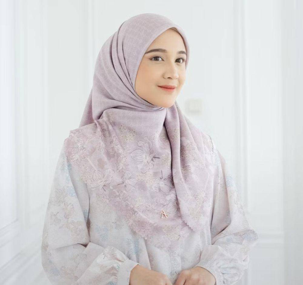 rekomendasi scarf motif untuk Lebaran 2025 (instagram.com/authentism.id)