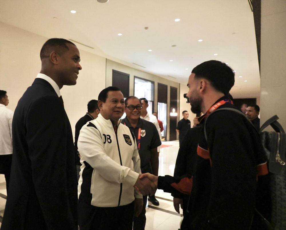 Prabowo Datangi Para Pemain Timnas Sebelum Laga Versus Bahrain
