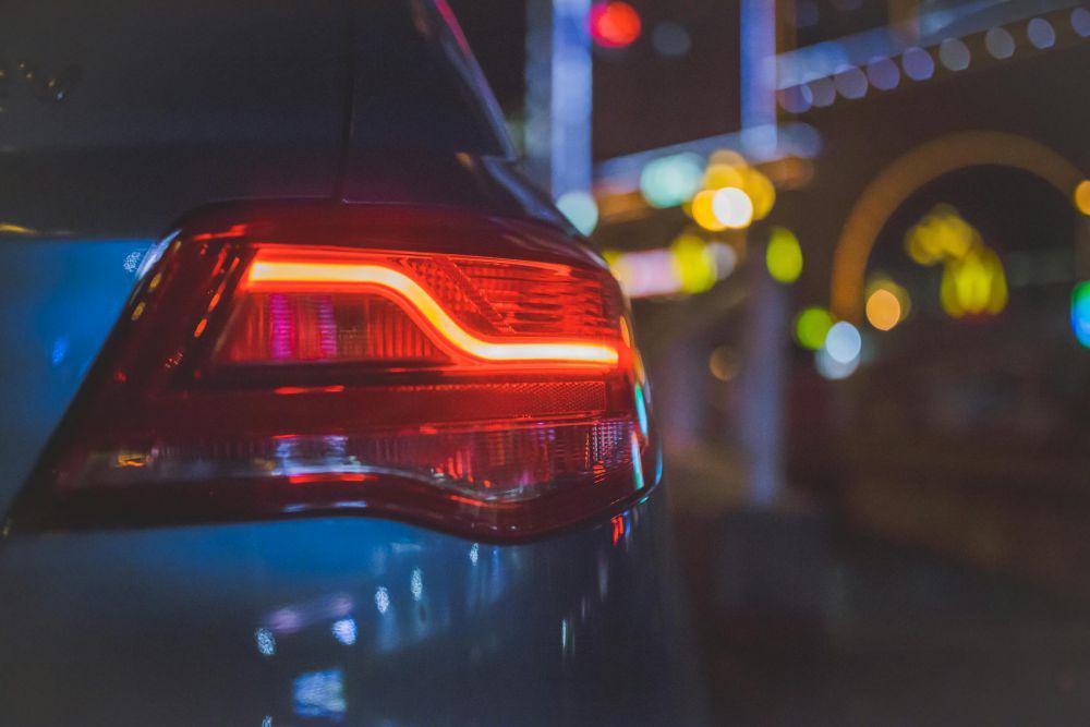 4 Tips Merawat Lampu Mobil Biar Gak Jamuran