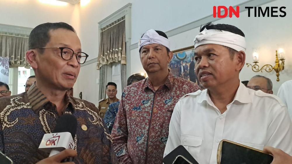 Dedi Mulyadi Wajibkan Siswa Bawa Plastik ke Sekolah Ditukar Anak Ayam