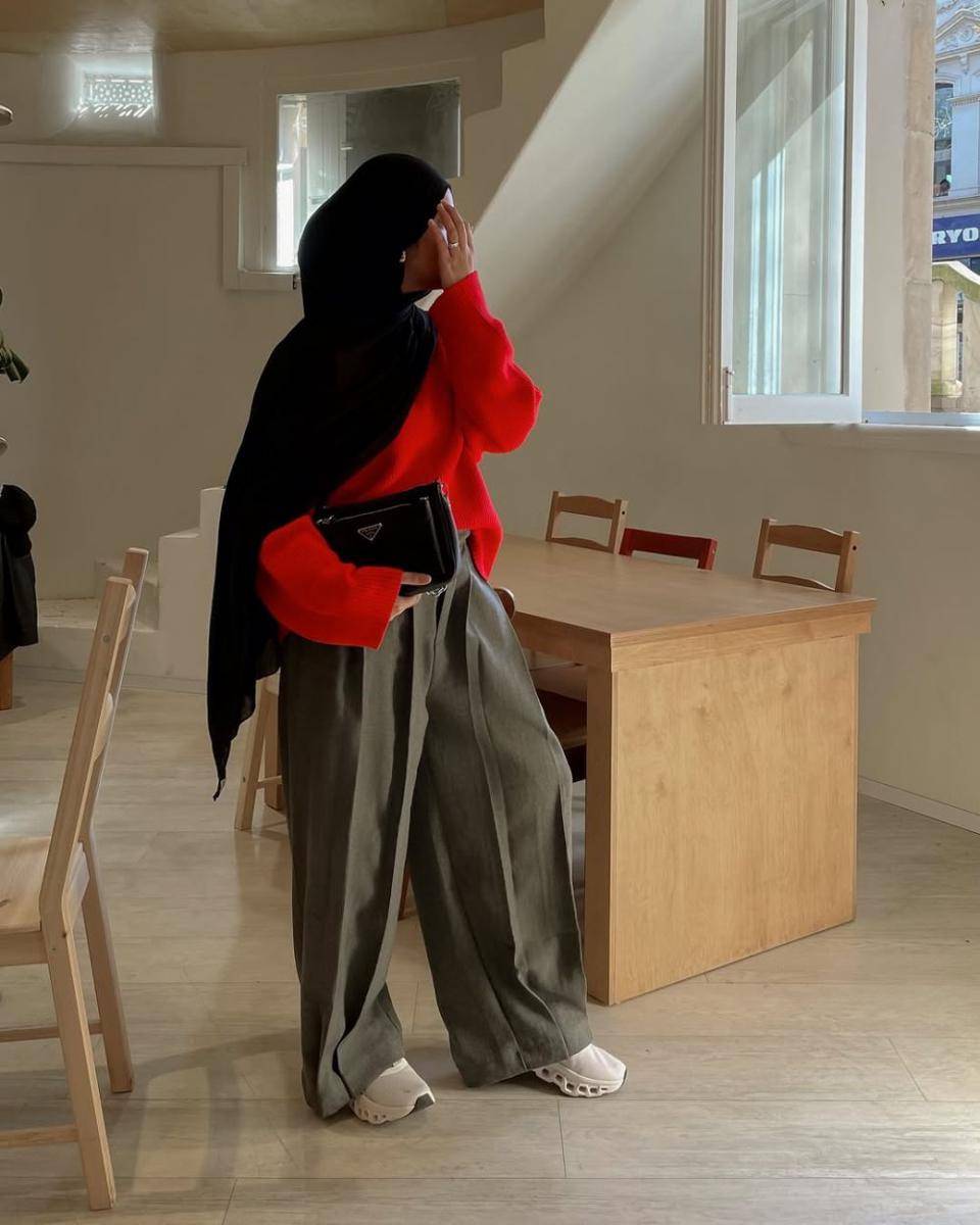 Mix and match outfit merah ala Ana Octarina (instagram.com/anaoctarina)