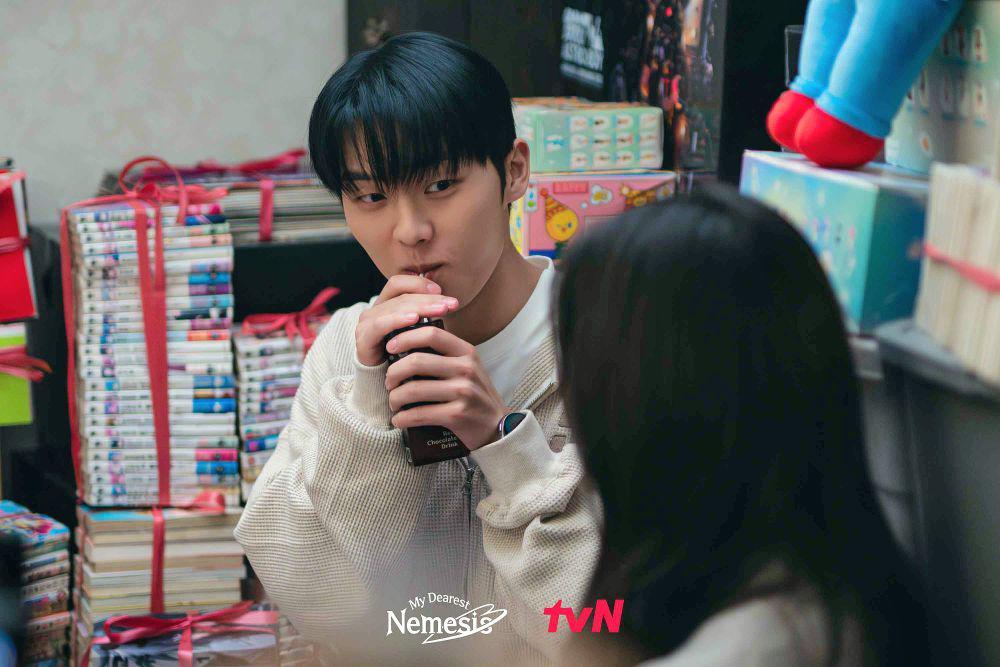 10 Makna Raja Bajak Laut bagi Ban Ju Yeon di Drakor My Dearest Nemesis