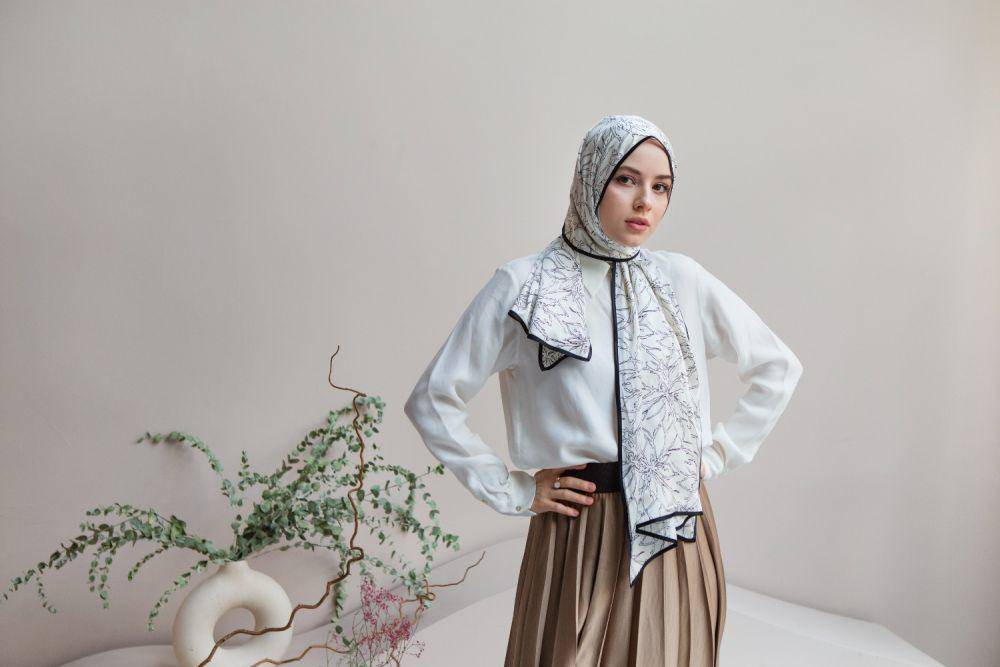 Ilustrasi style wanita dengan blouse (freepik.com/freepik)