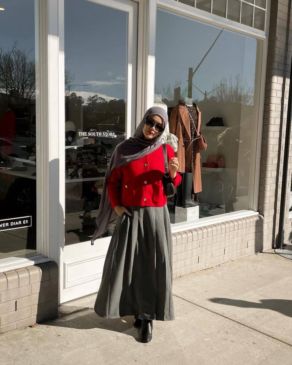 mix and match outfit merah ala Ana Octarina (instagram.com/anaoctarina)