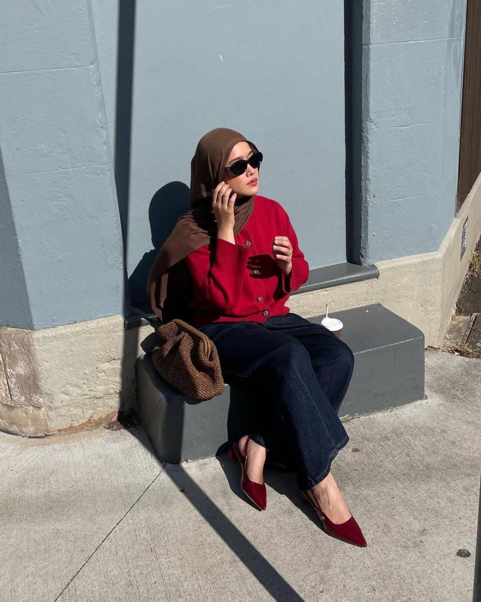 mix and match outfit merah ala Ana Octarina (instagram.com/anaoctarina)