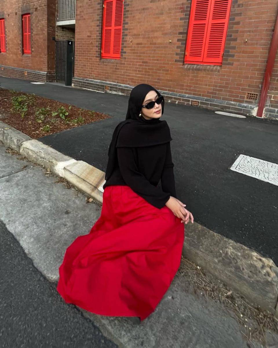 mix and match outfit merah ala Ana Octarina (instagram.com/anaoctarina)