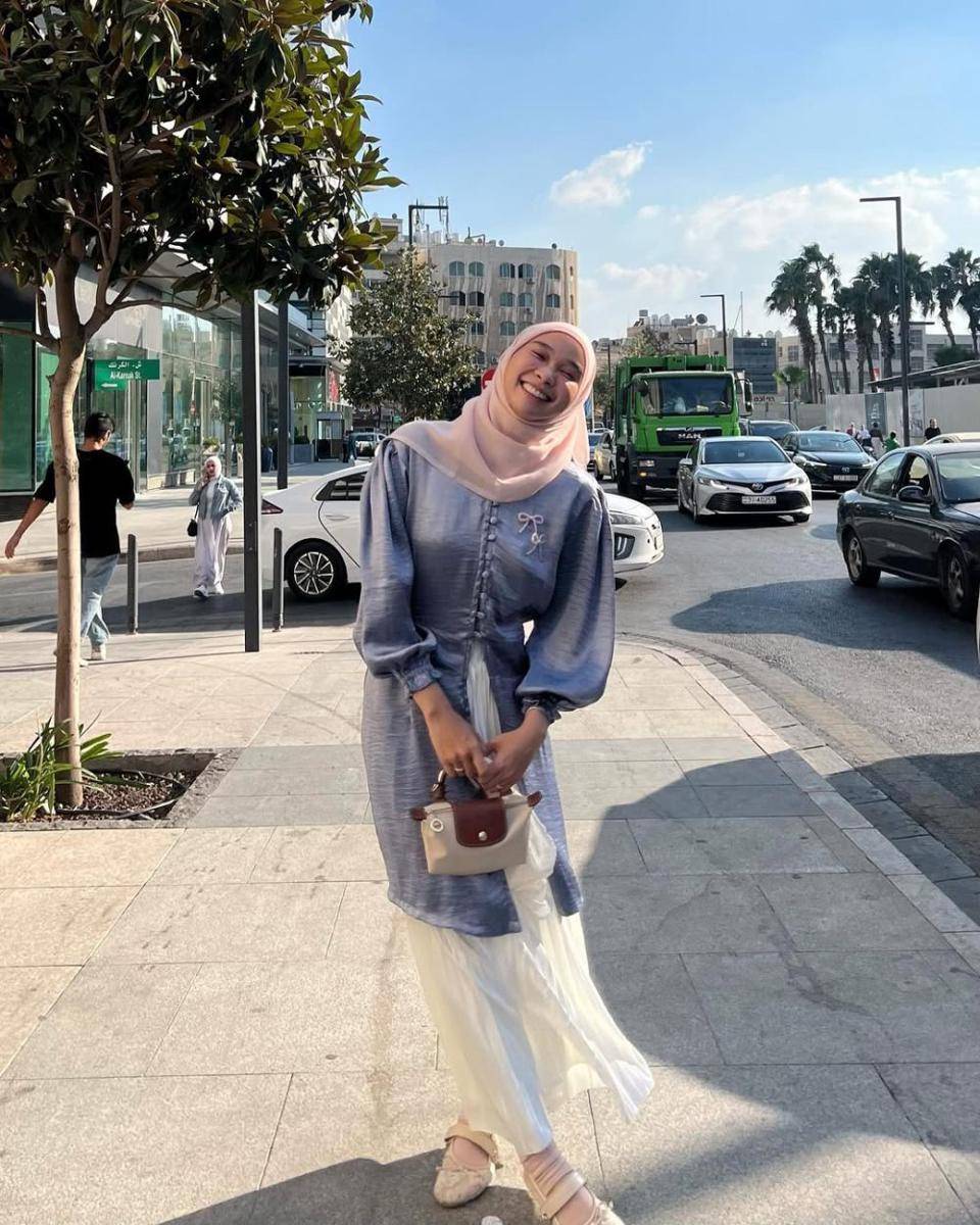 referensi style lebaran pakai rok ala Astri Ratnasari (instagram.com/nasariastri)