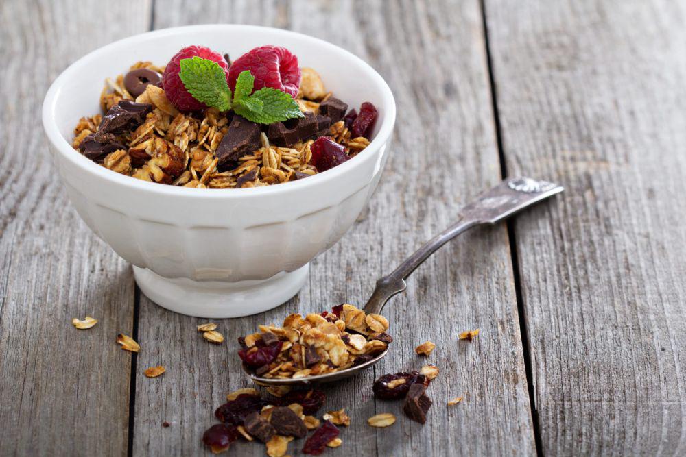Ilustrasi makanan trail mix (freepik.com/fahrwasser)