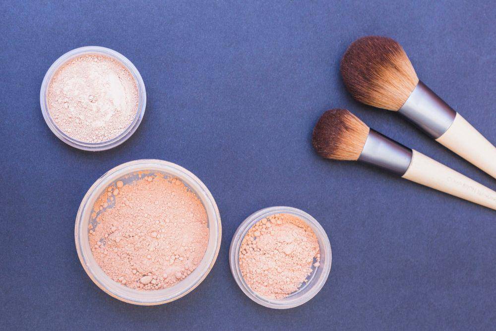 ilustrasi bedak powder (freepik.com/freepik)