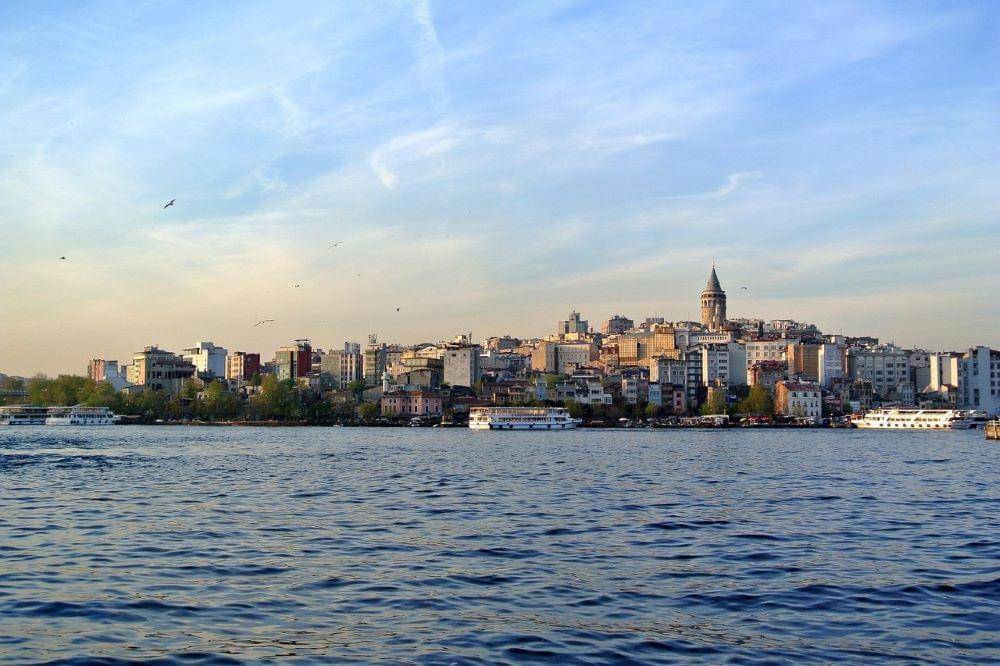 Selat Bosporus dengan latar Kota Istanbul (pixabay.com/foursummers)